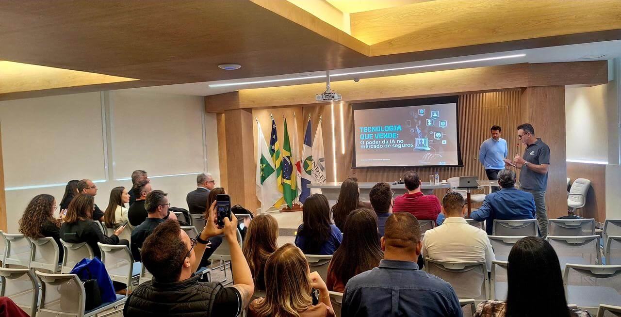  Rodrigo Victor, CEO da HUB2YOU e fundador da Autonomia em palestra no SindSeg