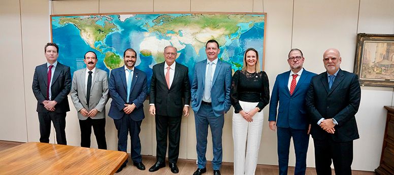 CNseg entrega propostas do mercado segurador aos candidatos à Presidência da República